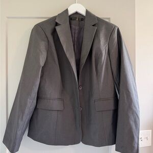 Gray Business Blazer with Notched Lapels and Tailored Fit